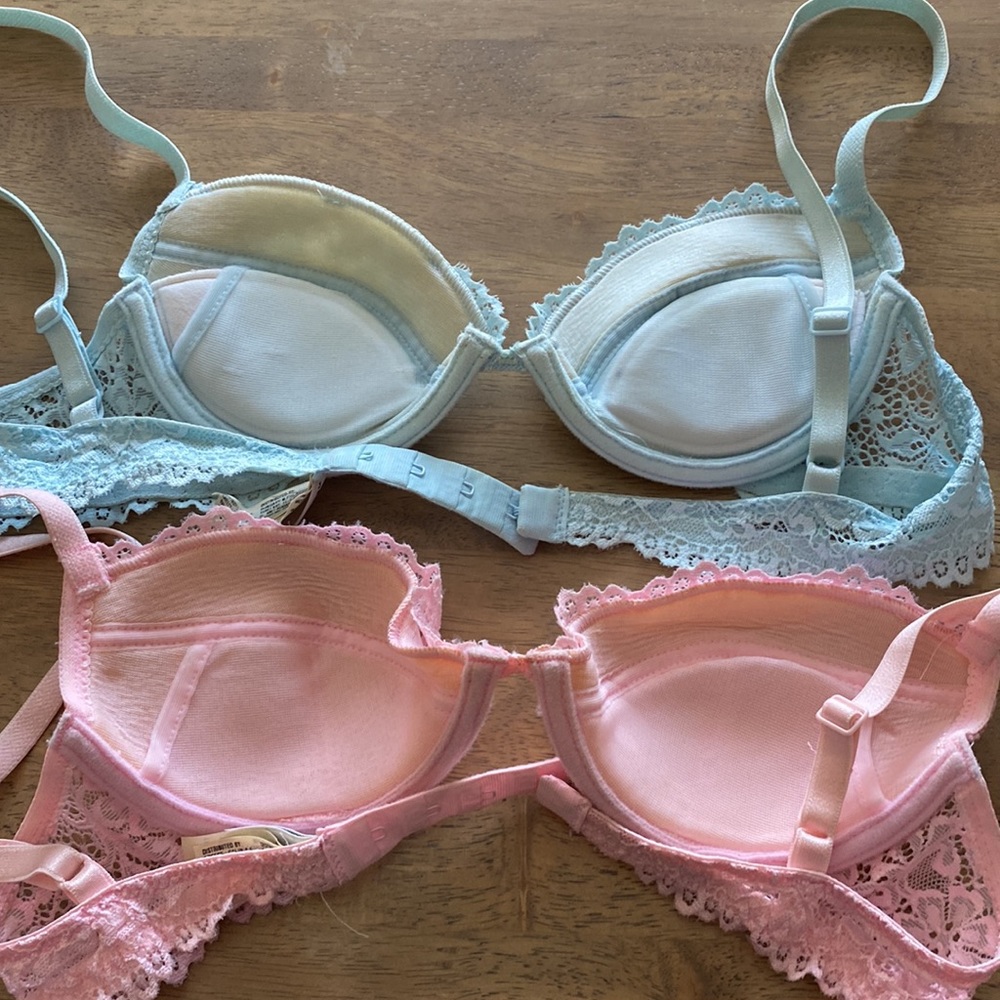 2 bras from Victoria Secret’s size 32A - Picture 2 of 4